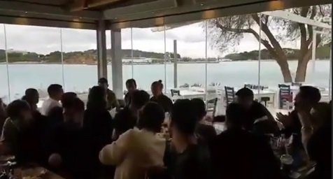 Σε ευχάριστο κλίμα και με… τούρτα γενεθλίων στον Χουλτ το γεύμα των παικτών (ΦΩΤΟ-VIDEO)