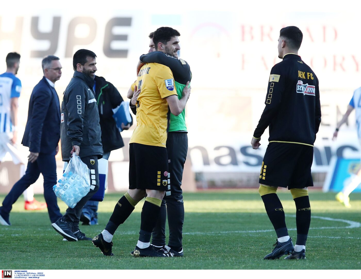 Αποθέωση για Αλμπάνη στα αποδυτήρια