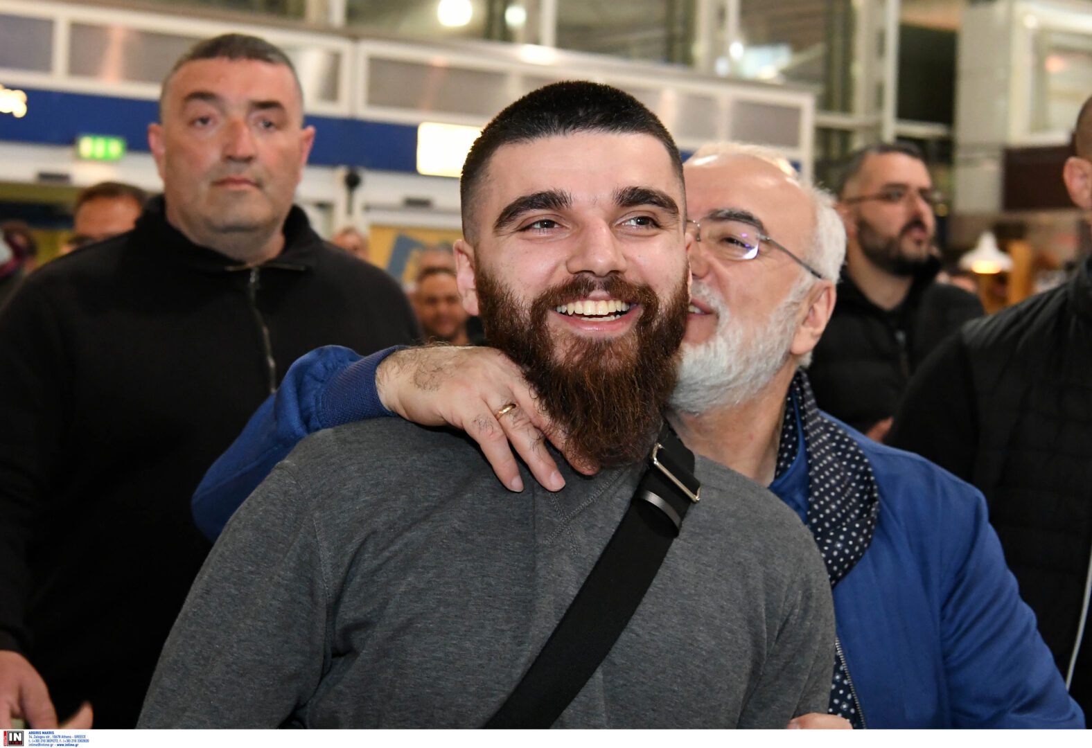 Έδειξε τα γεννητικά του όργανα στους οπαδούς της ΑΕΚ ο Γιώργος Σαββίδης (ΒΙΝΤΕΟ)
