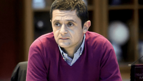 Σε δύσκολη θέση ο Τριτσώνης