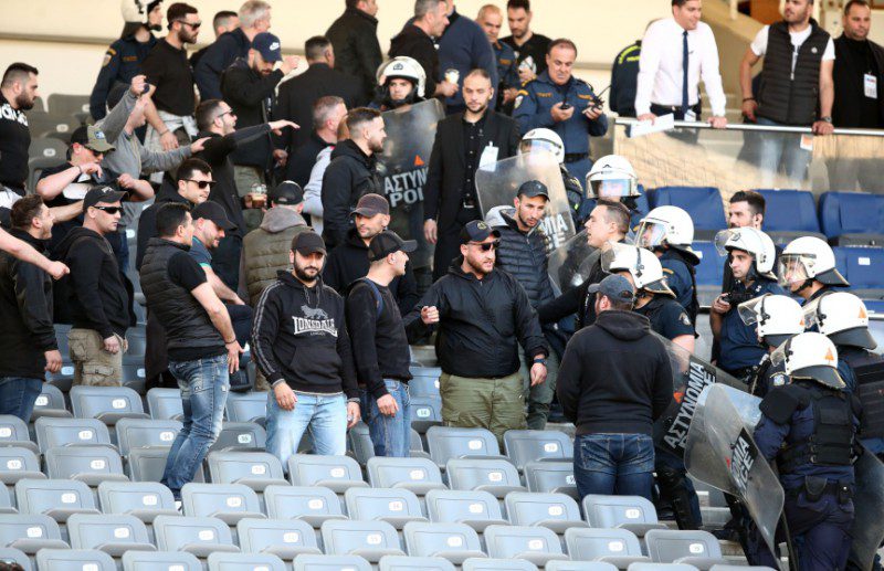 Φτυσιές οπαδών του ΠΑΟΚ σε δημοσιογράφους