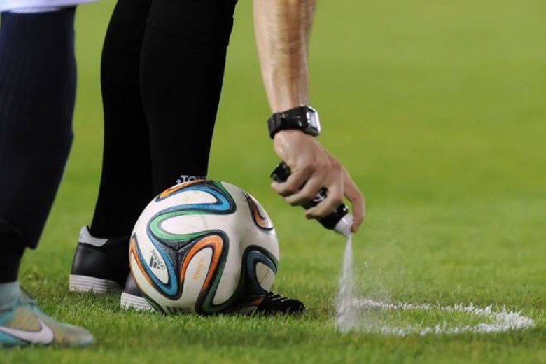 «Πράσινο φως» από UEFA για τις αλλαγές στον κανονισμό διαιτησίας