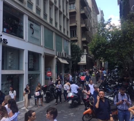 O πανικός μετά το σεισμό στη Αττική – Χιλιάδες στο δρόμο ενώ η Αθήνα ήταν χωρίς ρεύμα