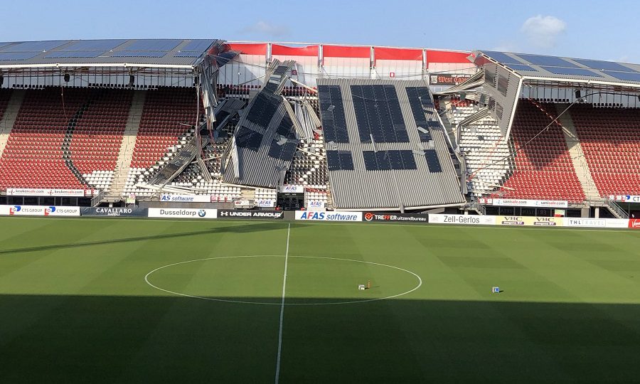 Έπεσε στέγαστρο στο γήπεδο της Άλκμααρ! (pics)