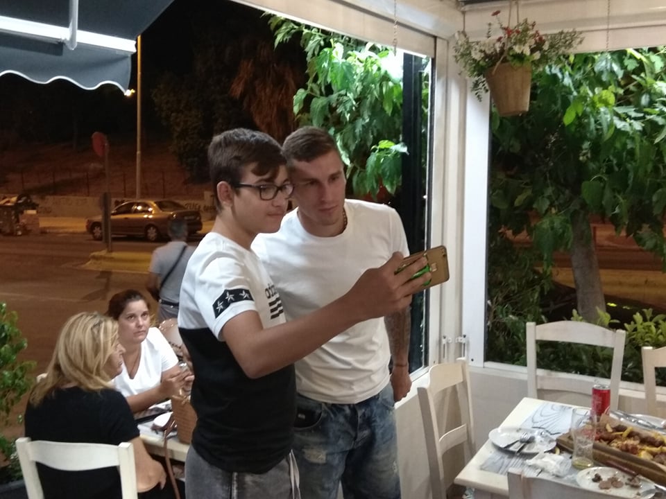 Αποθεώθηκε ο Βράνιες σε εστιατόριο στον Άγιο Δημήτριο