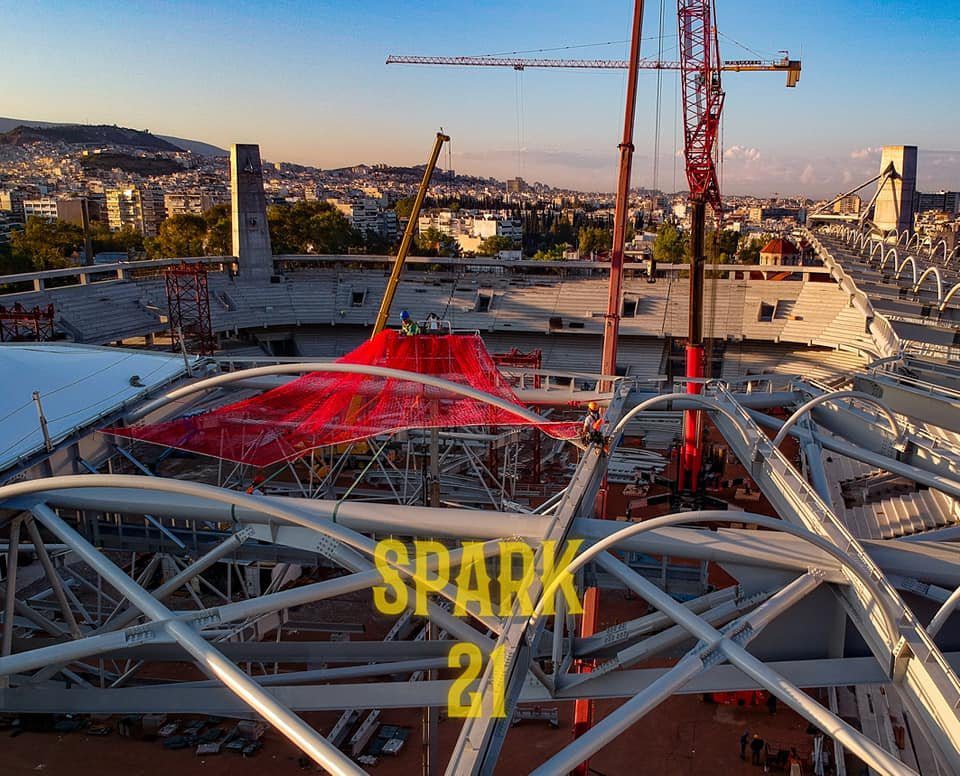Τα έργα πάνω στο στέγαστρο (vid)