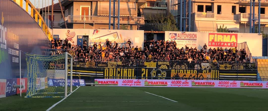 Με τον κόσμο στο πλευρό της (ΦΩΤΟ)