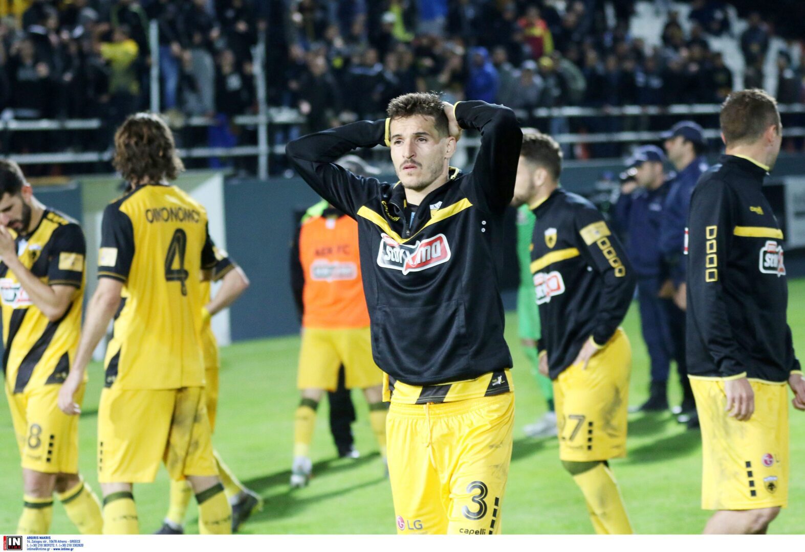 Οπαδοί της ΑΕΚ στα Σπάτα: «Δεν ντρέπεστε να δίνετε όρκους νίκης σε άρρωστο παιδί;»