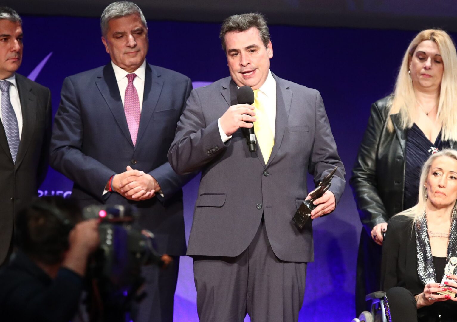 Δημάτος: “Το βραβείο ανήκει στην Μυρτώ και στην Τόνια”