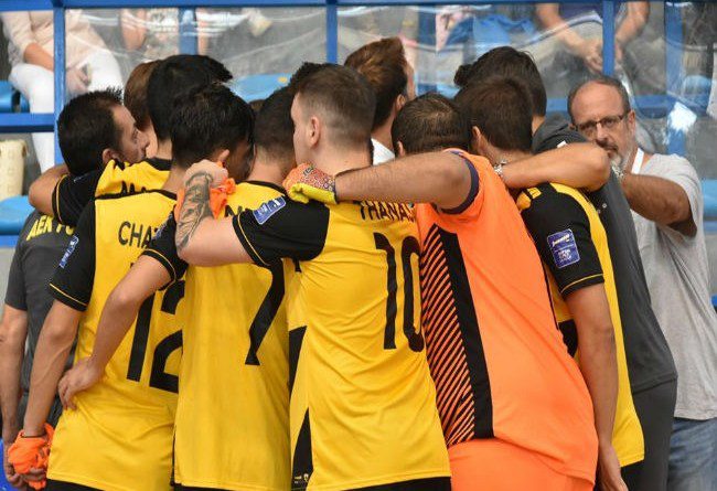 Νίκη και παραμονή στην κορυφή!