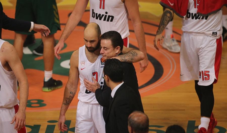 Euroleague: Όμορφη στιγμή στο φινάλε με Σπανούλη-Πιτίνο(ΦΩΤΟ)