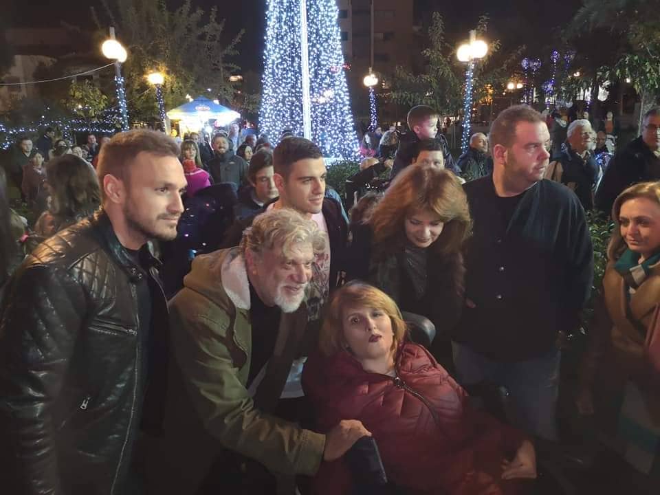 Άναμμα δέντρου Νέα Φιλαδέλφεια: Μπακάκης, Γαλανόπουλος και Μυρτώ στην εκδήλωση!(ΦΩΤΟ)