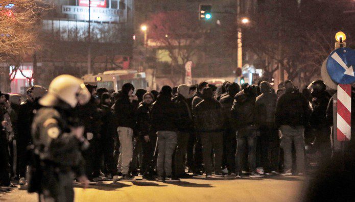 Διαμαρτυρία οπαδών ΠΑΟΚ στα γραφεία της ΝΔ!