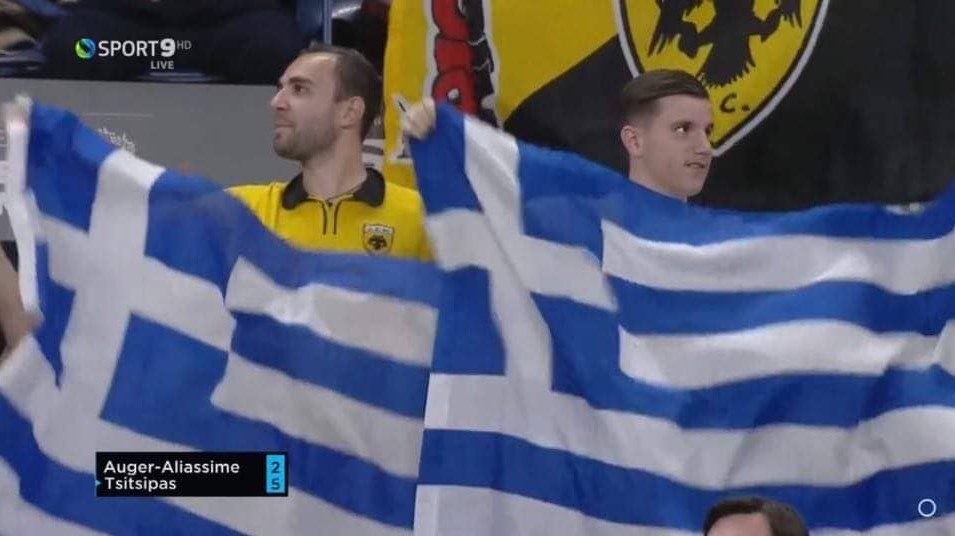 «Κιτρινόμαυρη» κερκίδα για τον Τσιτσιπά!