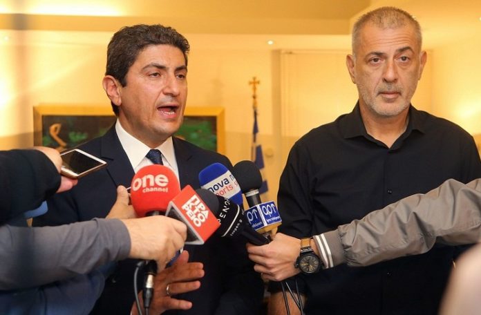 Κουμπάροι ο Αυγενάκης με την οικογένεια Τζουλάκη!