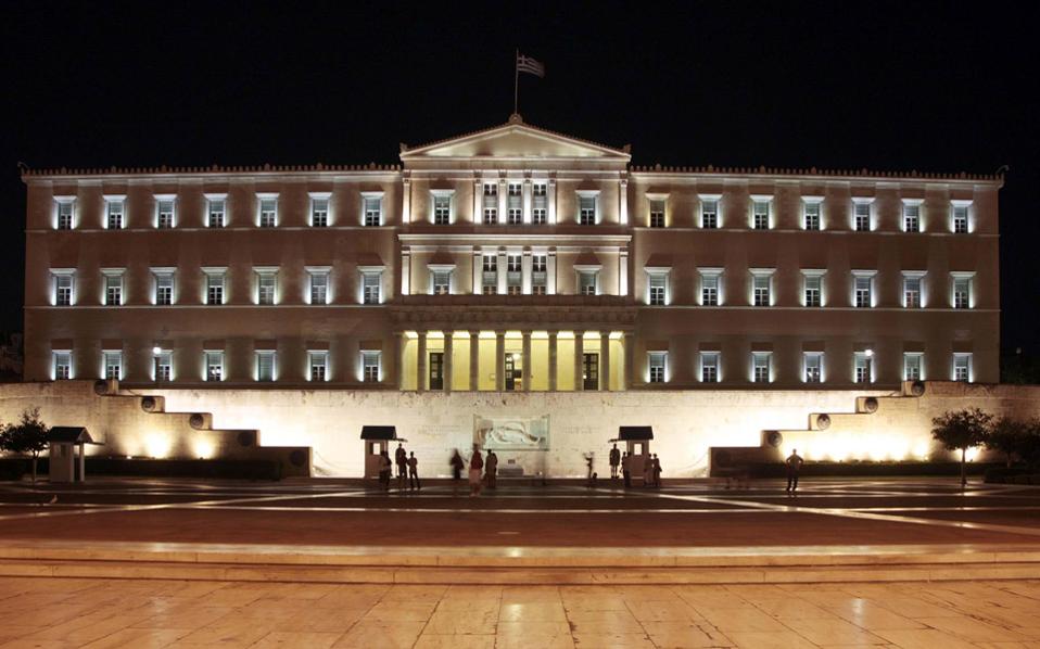 Σύνταγμα: Συνελήφθησαν τρεις ανήλικοι για ληστεία σε βάρος δύο 16χρονων