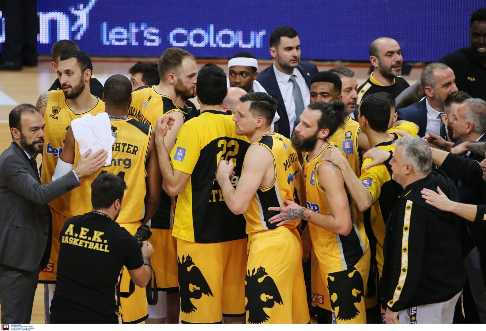 Αναχωρεί για την Βόννη η Βασίλισσα