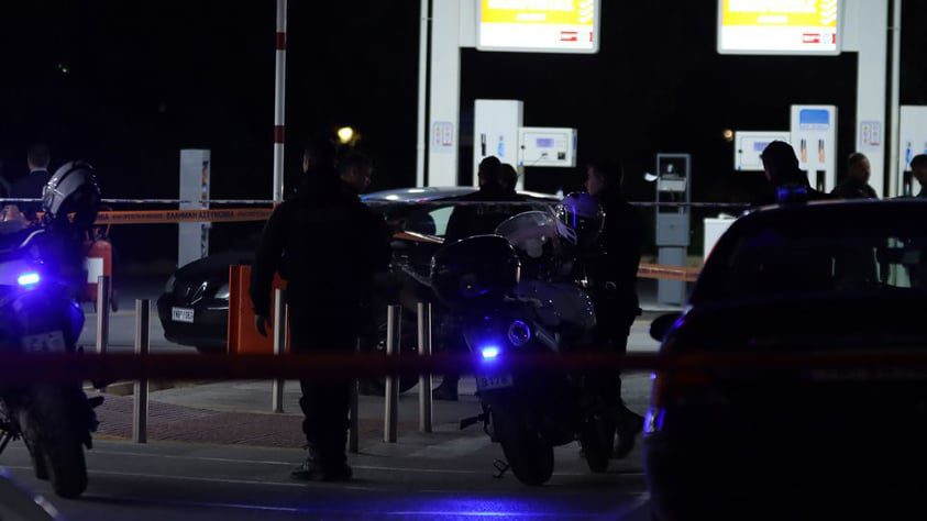 Κηφισιά: Αστυνομικός σκότωσε την πρώην σύζυγό του και τη φίλη της έξω από σούπερ μάρκετ