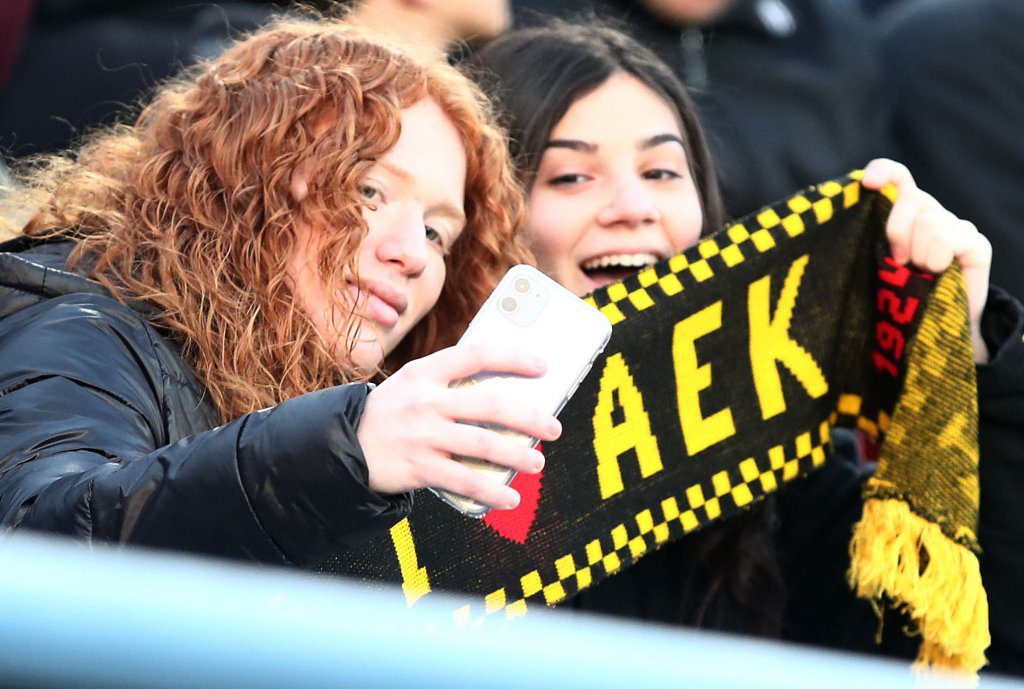 ΠΑΕ ΑΕΚ για την ημέρα της γυναίκας: «Ίσοι στη ζωή, μαζί και στο γήπεδο» (pic)