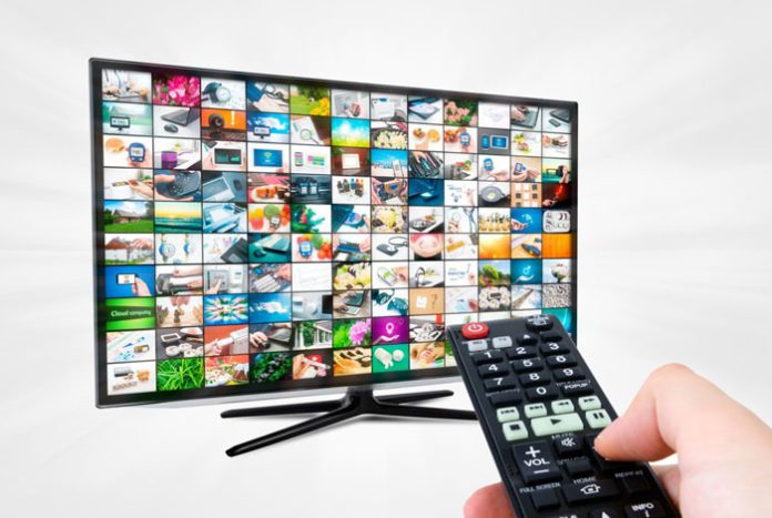 Κορωνοϊός: Δωρεάν συνδρομές σε NOVA, Wind Vision, Cosmote και Vodafone TV ζητά ο Πιερρακάκης