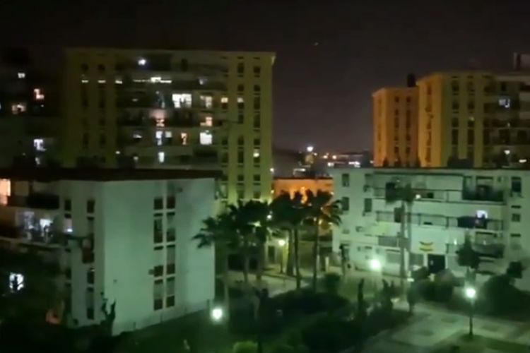 Κορωνοϊός: Όλη η Αθήνα έριξε χειροκρότημα για γιατρούς και νοσηλευτές (ΒΙΝΤΕΟ)
