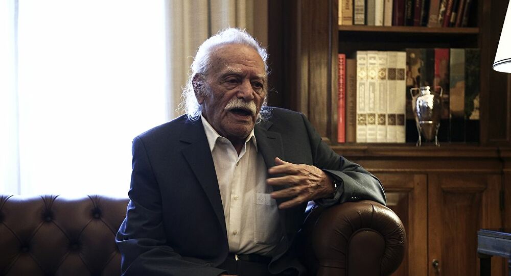 Μανώλης Γλέζος: Μεσίστια η σημαία στην Ακρόπολη την ημέρα της κηδείας του