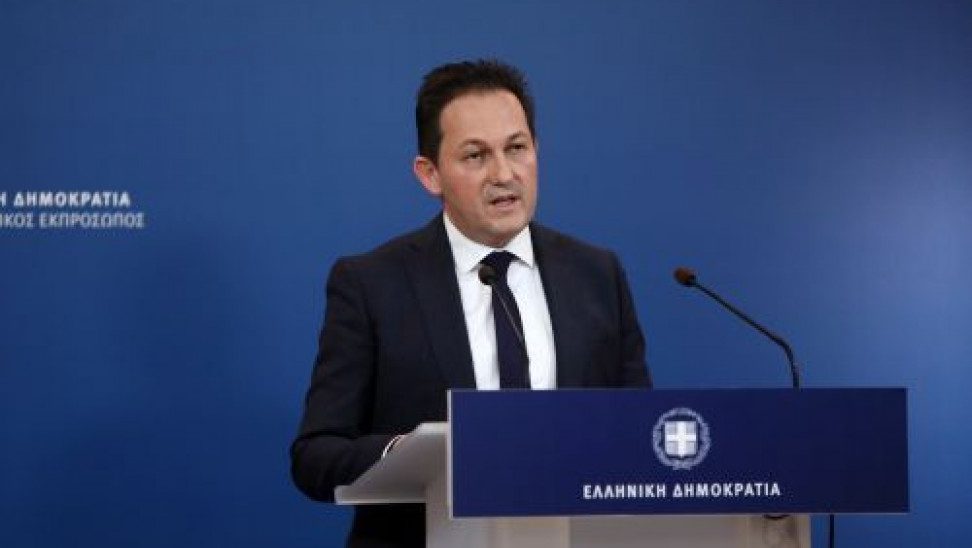 Πέτσας για σχολεία: «Θα πάμε σταδιακά…»
