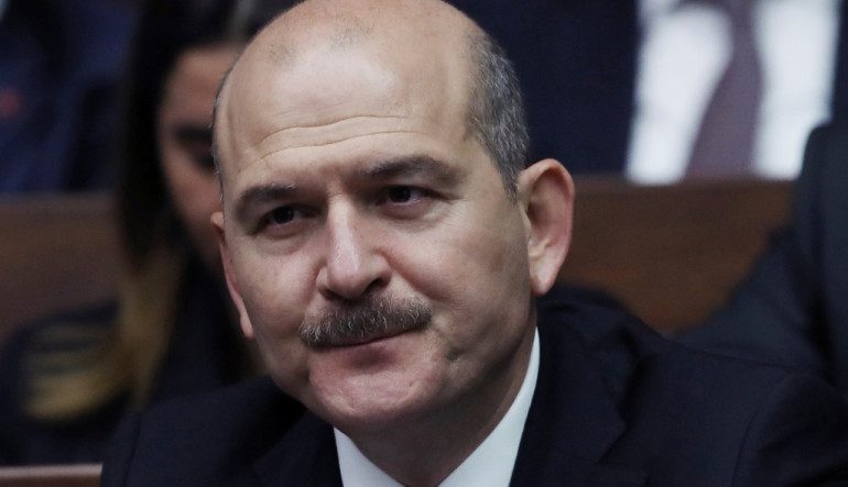 Παραιτήθηκε ο Υπουργός Εσωτερικών της Τουρκίας, δύο μέρες μετά την απαγόρευση κυκλοφορίας!