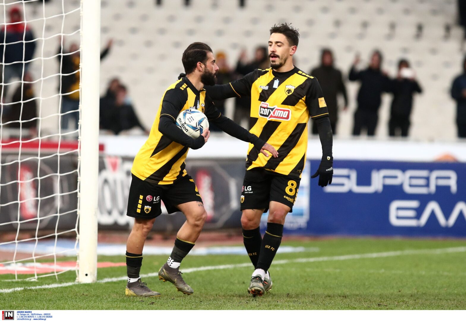 Η θέση της ΑΕΚ για τα σενάρια που θέτουν εκτός ομάδας Βέρντε και Σιμόες