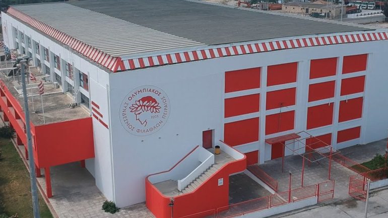 Επεισόδια, ξύλο και συλλήψεις στα Καμίνια μεταξύ χούλιγκαν και αστυνομικών