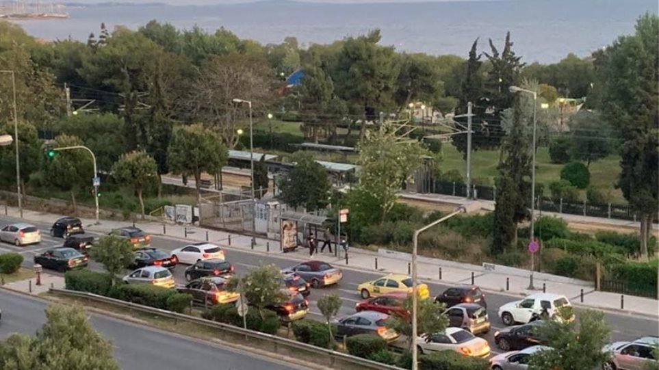 Τρομερή κίνηση στην Παραλιακή στο ύψος του Παλαιού Φαλήρου (ΦΩΤΟ)