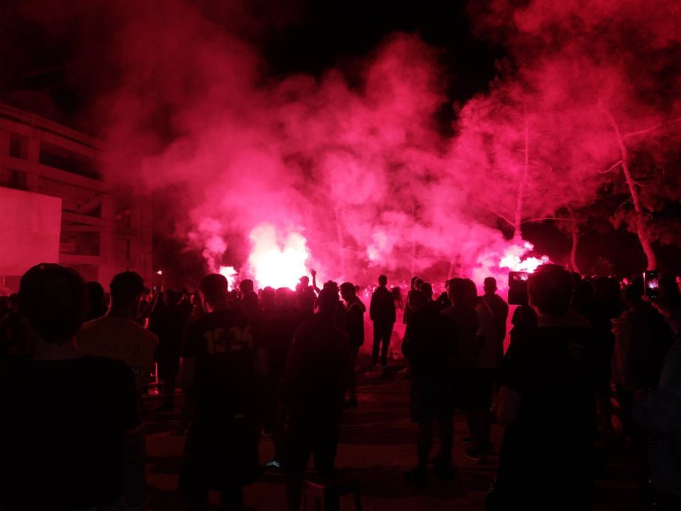Ενωσίτες παρακολούθησαν το ντέρμπι εξώ απ’ την Αγιά Σοφιά σε γιγαντοοθόνη! (ΦΩΤΟ)