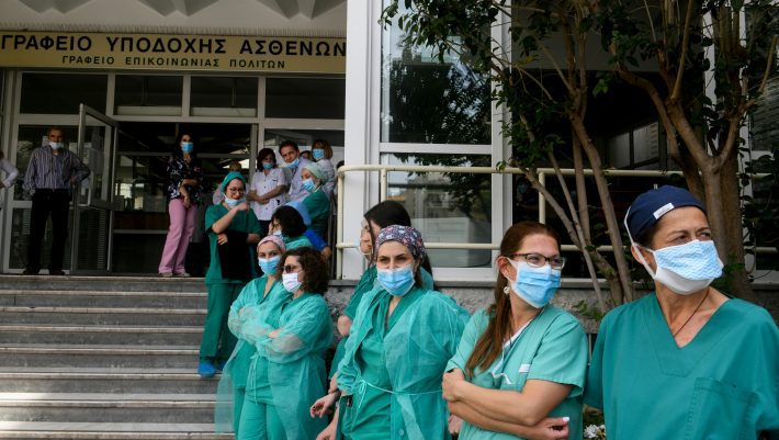 «Μπαίνουμε σε δύσκολη εποχή» – Οι αλλαγές που έρχονται μετά τις εικόνες συνωστισμού