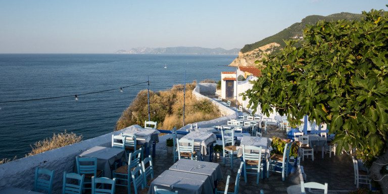 Τουρισμός για Όλους: Όλοι οι δικαιούχοι, τα κριτήρια και οι εξαιρέσεις του νέου προγράμματος των 16,3 εκατ. ευρώ