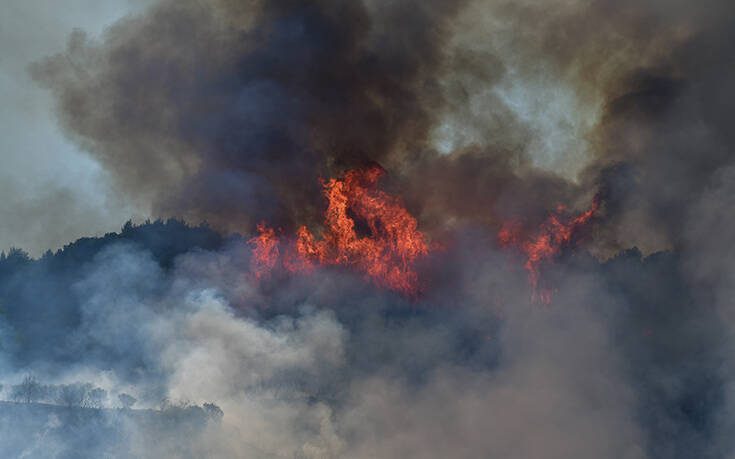 Φωτιά στη Μάνη: Εντολή για προληπτική εκκένωση σε τρεις οικισμούς