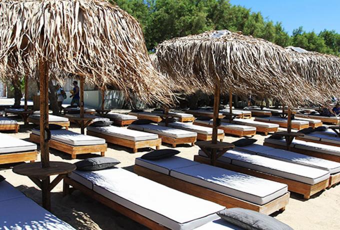 Συναγερμός στη Μύκονο με κρούσμα κορωνοϊού σε γνωστό μπιτς μπαρ!