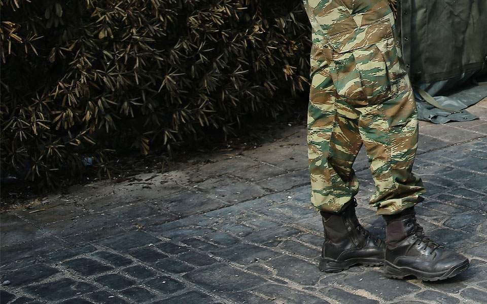 Κορωνοϊός-Ελλάδα: 4 κρούσματα σε στρατόπεδο
