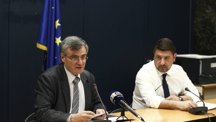 «Δεν θα διστάσουμε να το πάρουμε»: Το μέτρο- κλειδί των λοιμωξιολόγων αν αυξηθούν κι άλλο τα κρούσματα