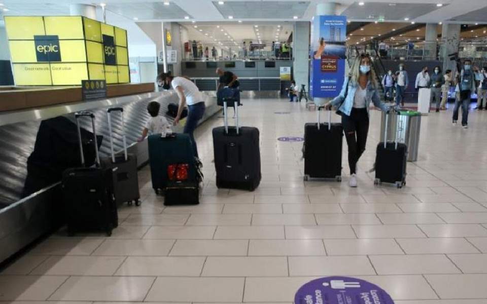 Κύπρος: Υποβίβασε την Ελλάδα στην κατηγορία Β – Μόνο με αρνητικό τεστ η επιβίβαση προς Κύπρο
