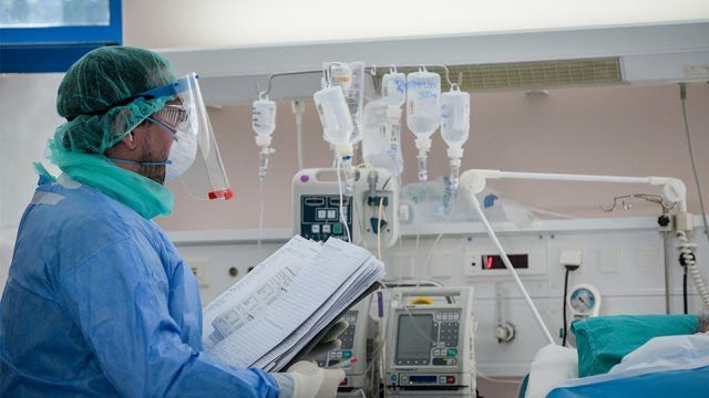 Κορωνοϊός: 207 νέα κρούσματα – Πέντε θάνατοι – Τον Οκτώβριο αποτελέσματα από το εμβόλιο, λέει ο Τσιόδρας