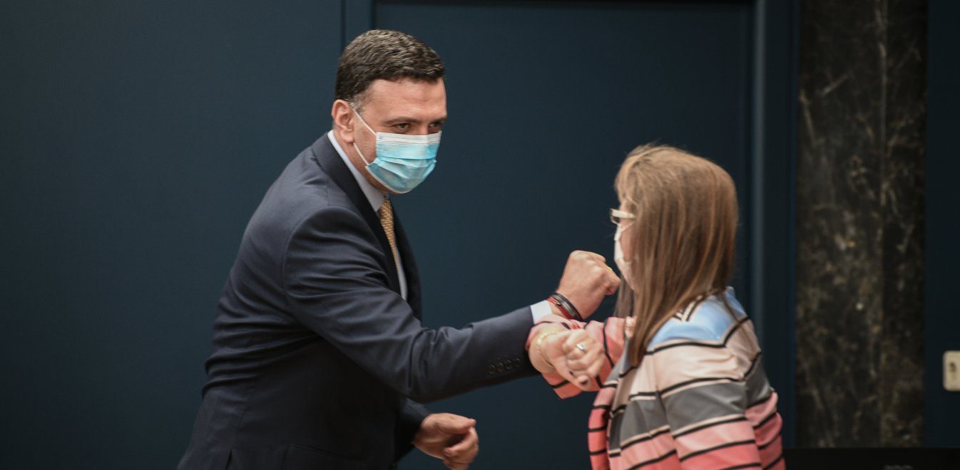 Εμβόλιο γρίπης: Ποιοι το κάνουν πρώτοι – Διαβεβαιώσεις για επάρκεια, απαιτείται συνταγή