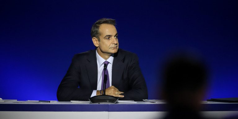 Μητσοτάκης: Αν πρέπει να εμβολιαστώ πρώτος εγώ και η οικογένειά μου για να δείξουμε το παράδειγμα θα το κάνω