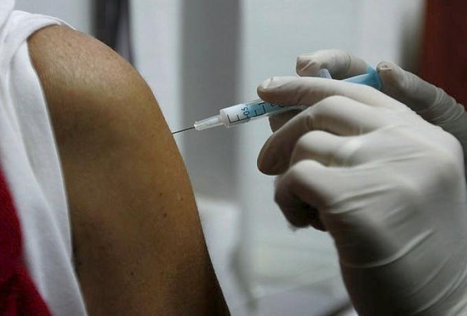 Κορωνοϊός: Ξανάρχισαν οι δοκιμές του εμβολίου της AstraZeneca