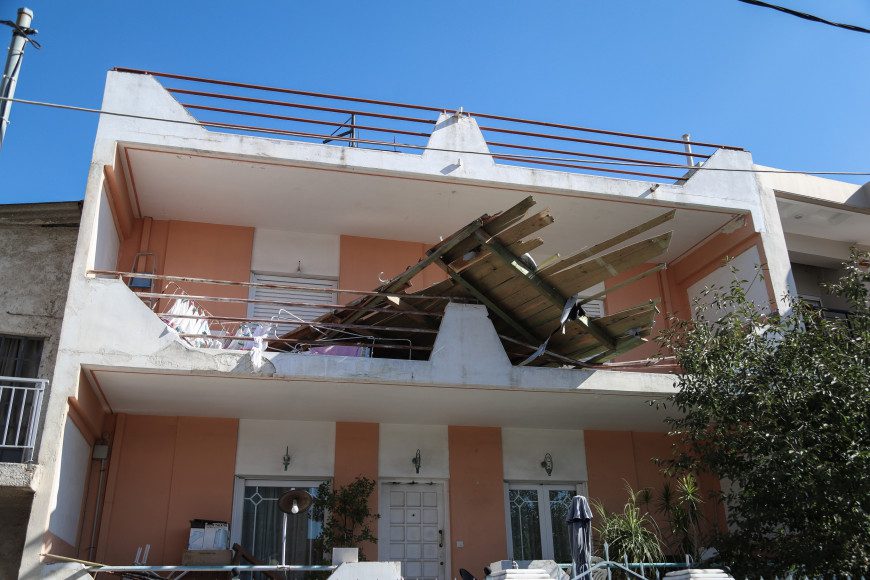 Νέο Ηράκλειο: Τρεις τραυματίες από την κακοκαιρία – «Μας βρήκε δύσκολη ημέρα» λέει ο δήμαρχος