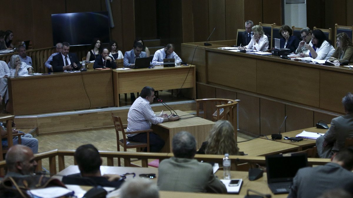 Δεν θα παραστούν Μιχαλολιάκος και άλλα στελέχη στην δίκη