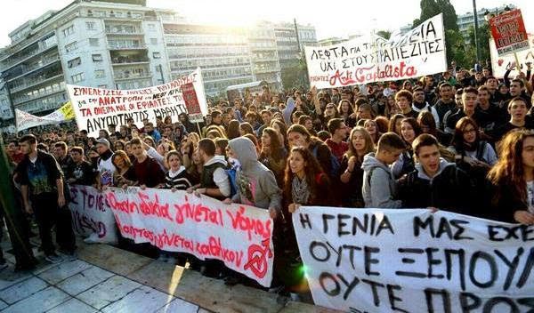 Κρεσέντο αυταρχισμού ενάντια σε μαθητές: «Βροχή» τα χημικά στο συλλαλητήριο (ΦΩΤΟ & ΒΙΝΤΕΟ)