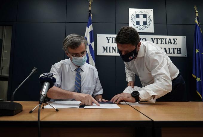 Ξέσπασμα Χαρδαλιά για Τσιόδρα: «Είμαστε οικογένεια»
