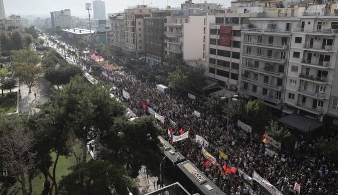 «Δεν ήταν δυνατόν να μην είμαι εδώ» – Το ηχηρό μήνυμα έξω από το Εφετείο