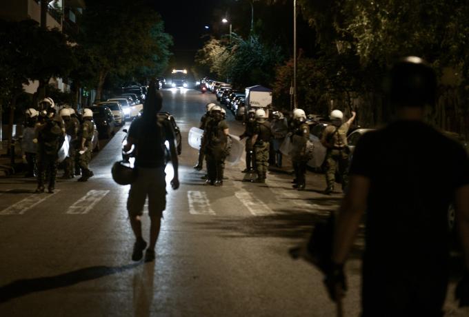 Γαλάτσι: Καταγγελίες για υπέρμετρη αστυνομική βία – Χτύπησαν 5χρονο με γκλοπ (vid)