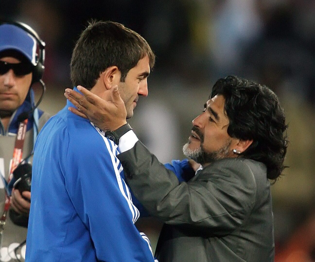 Καραγκούνης για Μαραντόνα: «Μαζί σου ερωτευτήκαμε το ποδόσφαιρο»